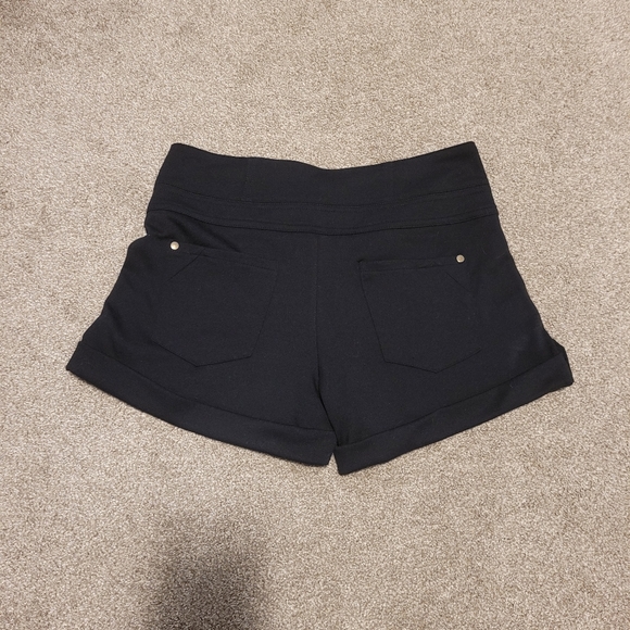 Black high waisted shorts - Picture 2 of 2